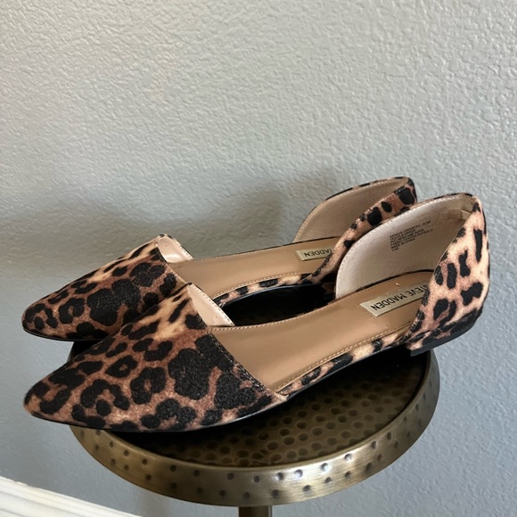Steve Madden Leopard Pointed Flats - Picture 4 of 8